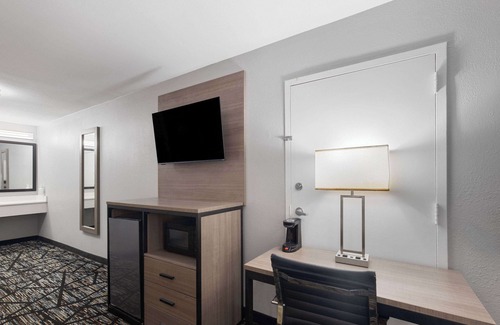 Tillmans Corner Hotel | Baymont by Wyndham Mobile/Tillmans Corner
