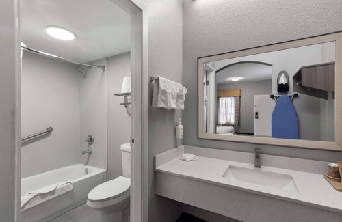 Tillmans Corner Hotel | Baymont by Wyndham Mobile/Tillmans Corner