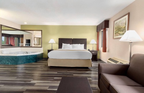 Monroe Hotel | Baymont by Wyndham Monroe