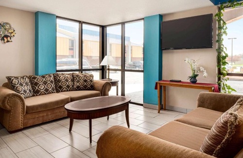 Muncie Hotel | Baymont by Wyndham Muncie Near Ball State University