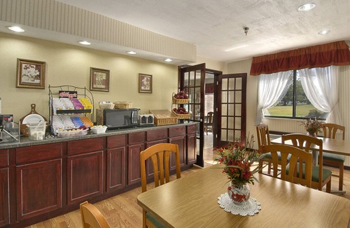 Norton Shores Hotel | Baymont by Wyndham Muskegon
