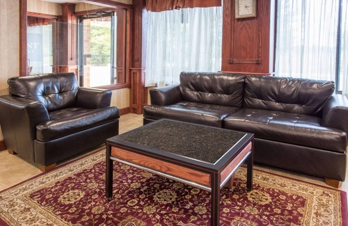 Norton Shores Hotel | Baymont by Wyndham Muskegon