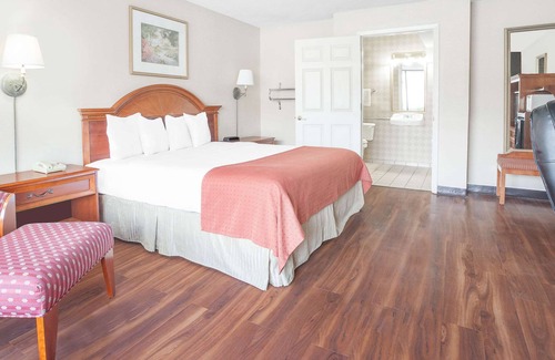 Paris Hotel | Baymont by Wyndham Paris