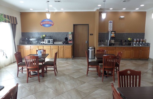 Pearsall Hotel | Baymont by Wyndham Pearsall