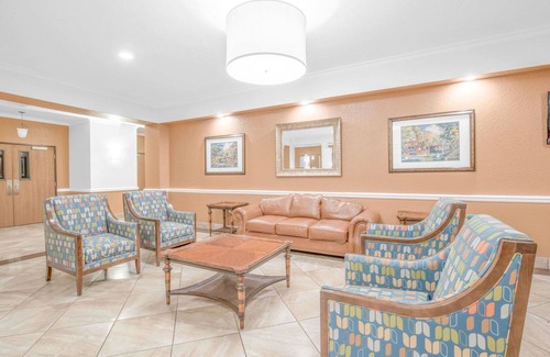 Pearsall Hotel | Baymont by Wyndham Pearsall