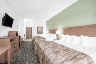 Pearsall Hotel | Baymont by Wyndham Pearsall