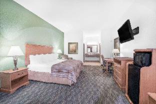 Pearsall Hotel | Baymont by Wyndham Pearsall
