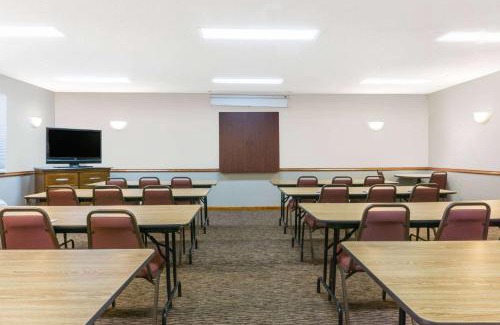 Piqua Hotel | Baymont by Wyndham Piqua