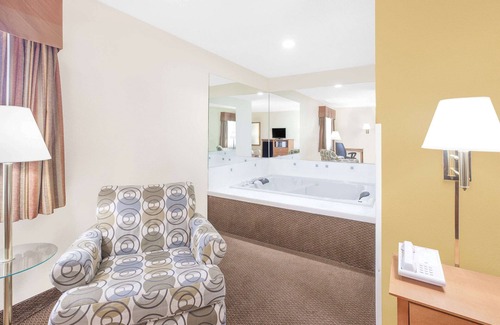 Smiths Creek Hotel | Baymont by Wyndham Port Huron