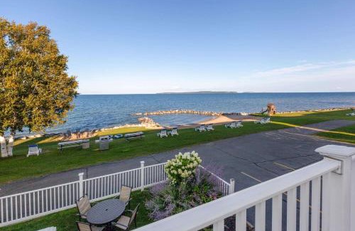 St Ignace Hotel | Baymont by Wyndham St. Ignace Lakefront