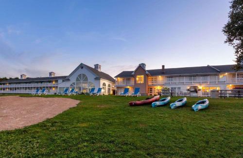 St Ignace Hotel | Baymont by Wyndham St. Ignace Lakefront