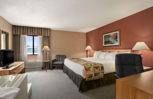 Sullivan Hotel | Baymont by Wyndham Sullivan