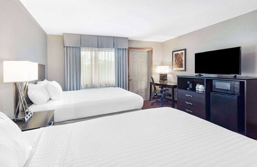 Brooklyn Center Hotel | Baymont by Wyndham Brooklyn Center