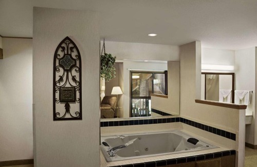 Whitewater Hotel | Baymont by Wyndham Whitewater