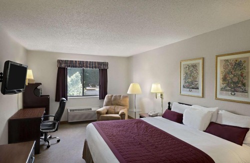 Whitewater Hotel | Baymont by Wyndham Whitewater