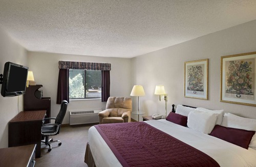 Whitewater Hotel | Baymont by Wyndham Whitewater