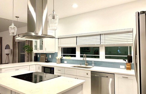 Laurel House | Bayshore Beach House - Walk to Nokomis Beach! Close to Siesta Key, Venice Beach