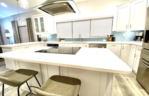 Laurel House | Bayshore Beach House - Walk to Nokomis Beach! Close to Siesta Key, Venice Beach