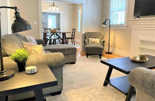 SoHo House | Bayshore Beauty Stylish 3BR SOHO Bungalow near Hyde Park