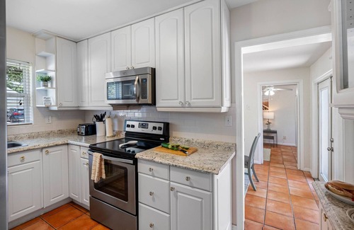 Virginia Park House | Bayshore Bungalow – Steps from Scenic Waterfront