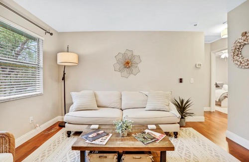 Ballast Point House | Bayshore Bungalow