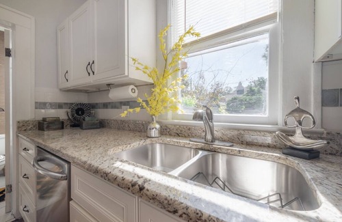 Bayshore Beautiful House | Bayshore bungalow w/covered porch/walk to Tampa Bay
