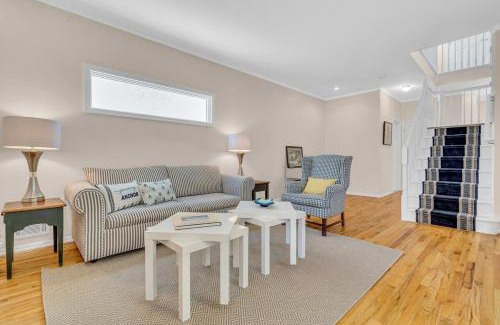 Keansburg Villa | Bayshore Bungalow - Your Perfect Beachside Escape with Stunning Coastal Views