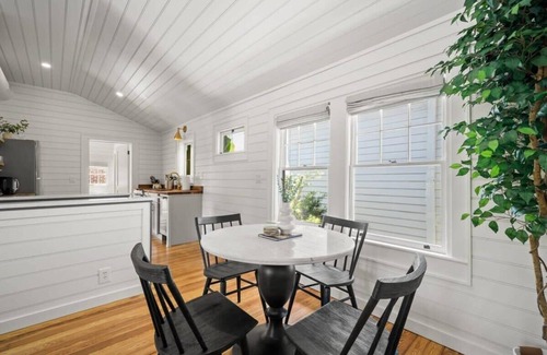 Hyde Park Apartment | Bayshore Grand Two Bedroom - The Adaline