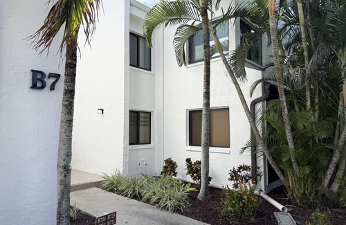 Englewood Condo | Bayside 2BR – Walk-Out Patio by Heated Pool