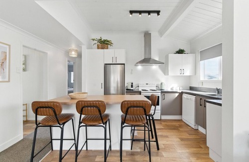 Papamoa Beach House | Bayside Bungalow Walk to the beach