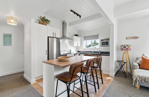 Papamoa Beach House | Bayside Bungalow Walk to the beach