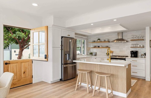 West Newport House | Bayside Getaway – Waterfront!
