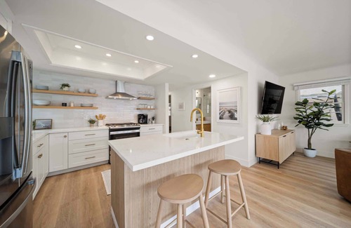West Newport House | Bayside Getaway – Waterfront!