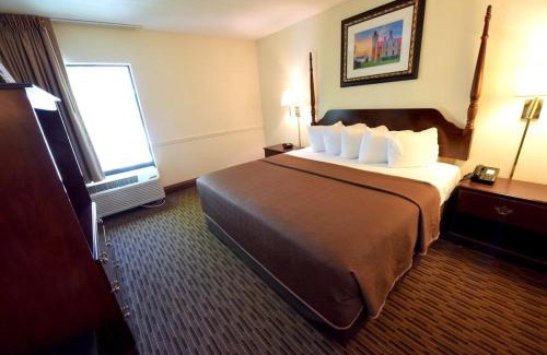 Mackinaw City Hotel | Bayside Hotel of Mackinac