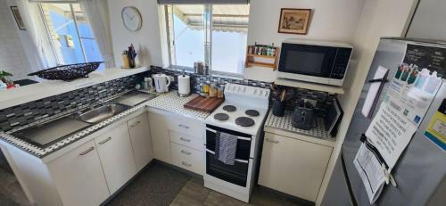 Wynnum Apartment | Bayside Lifestyle Getaway Sleeps 4