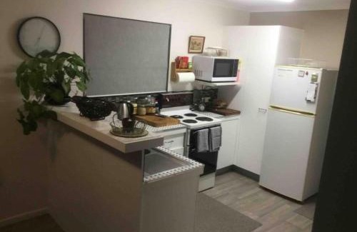 Wynnum Apartment | Bayside Lifestyle Getaway Sleeps 4