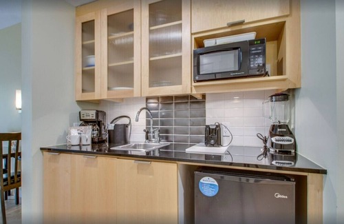 Baytowne Wharf Condo | Baytowne Wharf Luxury Studio in Bahia, With Golf Cart!