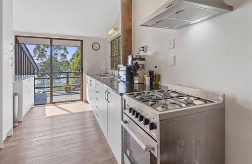 Helena Bay House | Bayview Beauty - Helena Bay Holiday Home