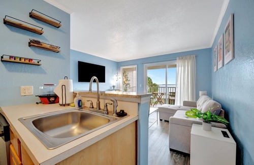 Rocky Point Condo | Bayview Balcony, Heated Pool, Bar/Grill