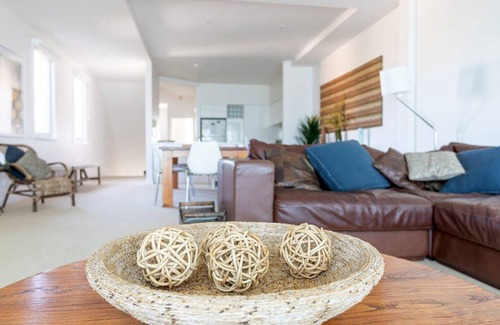 Port Fairy House | Bayview Beachfront Apartment - nestled in the dunes of Port Fairy's Eastern Beach