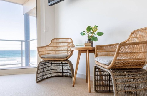 Port Fairy House | Bayview Beachfront Apartment - nestled in the dunes of Port Fairy's Eastern Beach