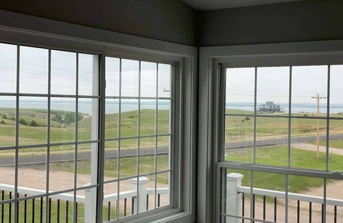 Whitetail Condo | Bayview Condos #1, Lake views 5 min from Ogallala