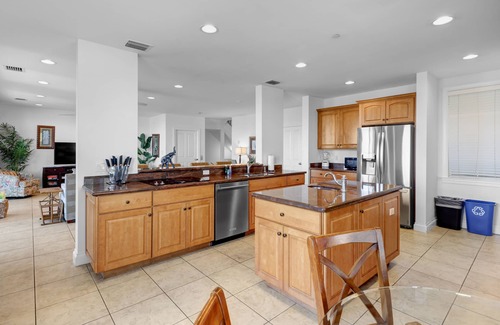Meadows House | Bayview Manor at Paradise Harbor with Private Pool and Dock!