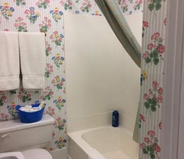Mahone Bay Bed & Breakfast | Bayview Pines Country Inn B&B