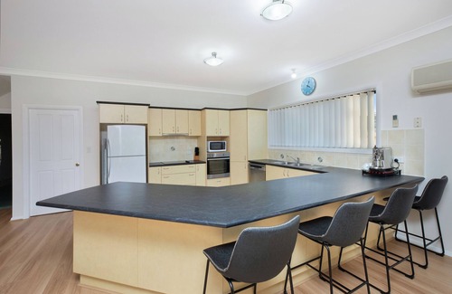 Black Head House | Baywood Breeze - 4 Bedroom Holiday House - Black Head/Forster