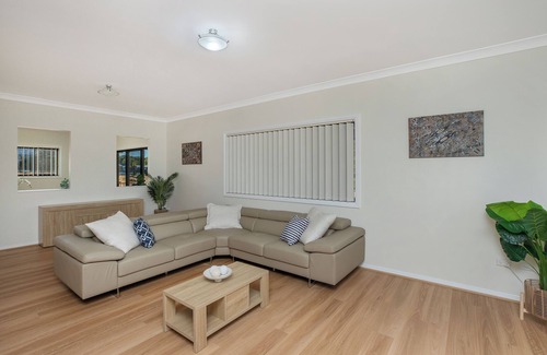 Black Head House | Baywood Breeze - 4 Bedroom Holiday House - Black Head/Forster