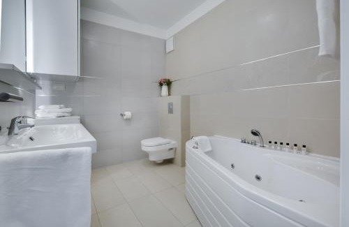 Split Bed & Breakfast | BB Residence