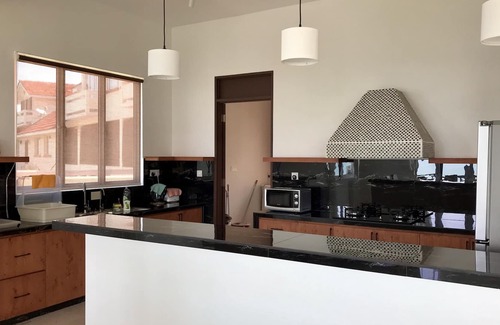 Tanjung Bungah House | BBQ at your own yard with full sea view - 2 mins from the beach!