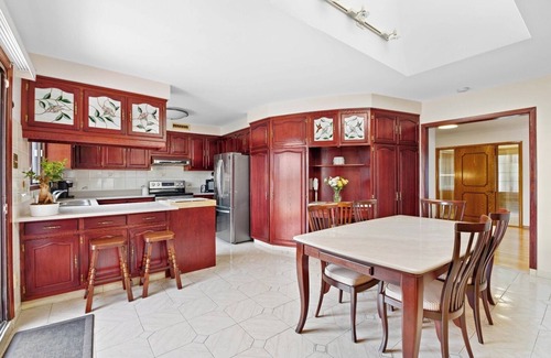 LaSalle House | BBQ| Free Parking | 15min to Downtown | Gym