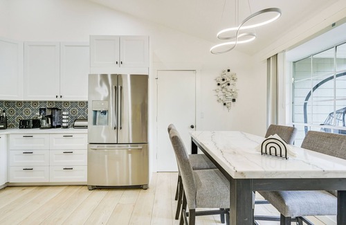 Lake St. George House | BBQ Ready Retreat w/Pool Access in Palm Harbor